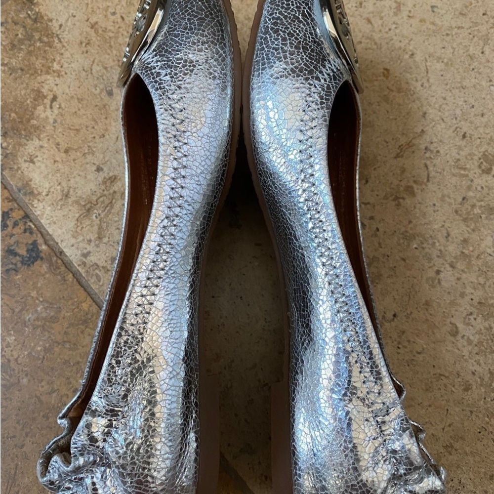 Tory Burch Reva Ballet Flats Silver Crackle Leather Size 5 RARE NWOT NOT WORN - Picture 11 of 15